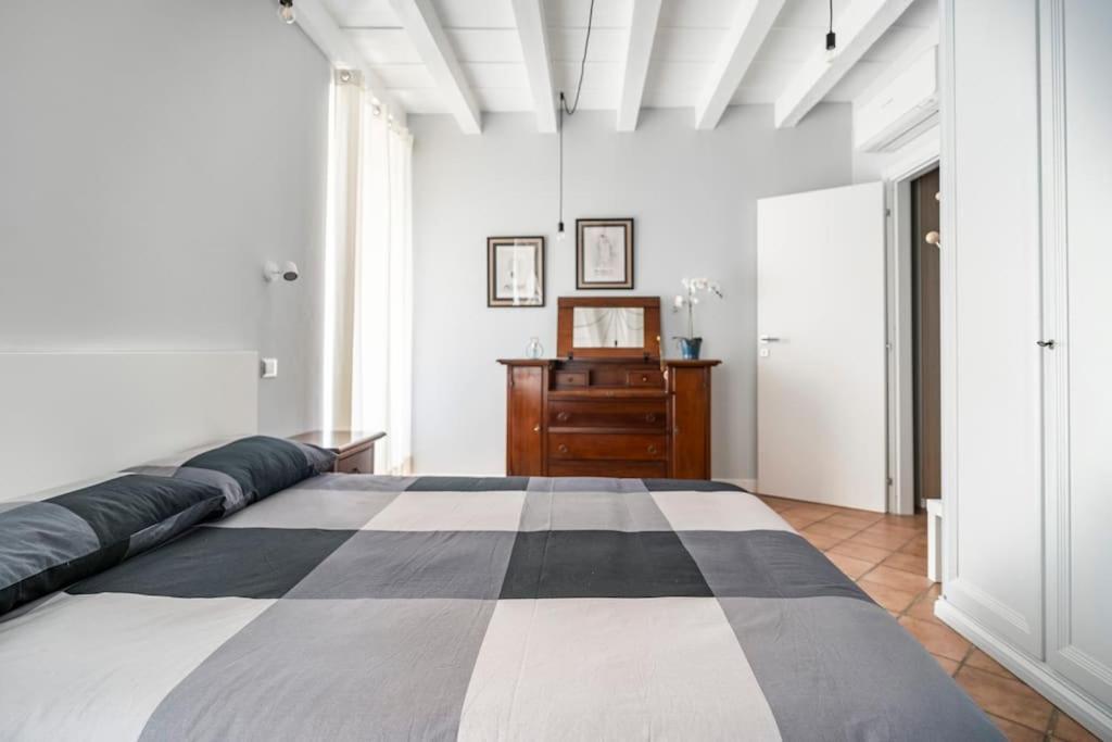 L'Atelier Del Centro: Tra Design, Storia E Fascino Apartment Brescia Exterior photo